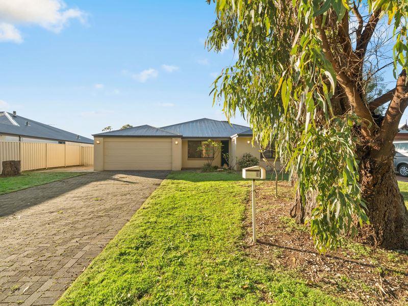 3 Adela Bend, Lakelands