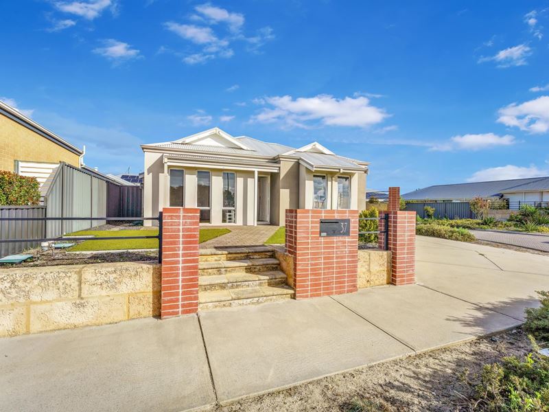 37 Summerville Boulevard, Caversham