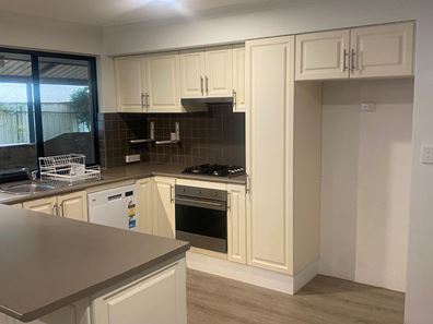 8 Coomer Elbow, South Guildford WA 6055