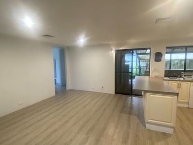 8 Coomer Elbow, South Guildford WA 6055
