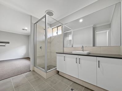 5 Magnolia Way, Lakelands WA 6180