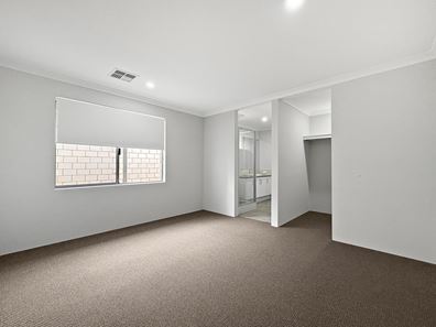 5 Magnolia Way, Lakelands WA 6180