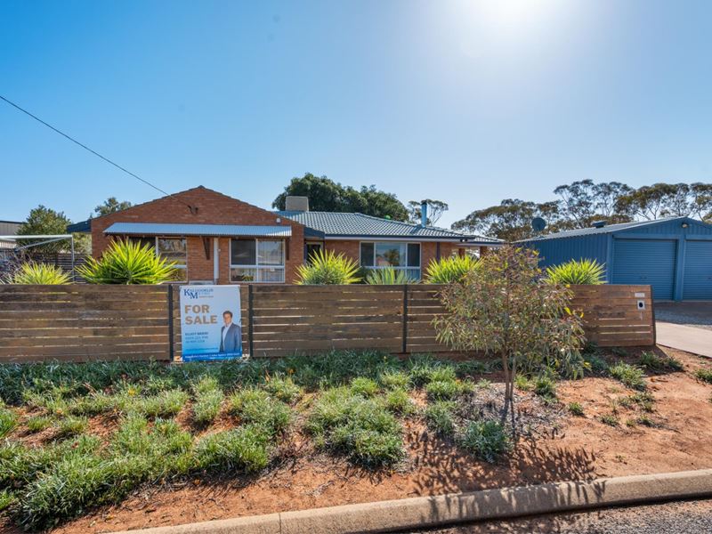 4 St John Grove, Hannans WA 6430