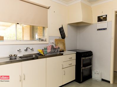 14 Pioneers Road, Merredin WA 6415