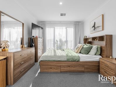 5 Nannup Parkway, Piara Waters WA 6112
