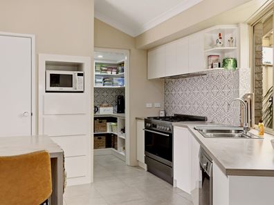 5 Flag Court, Cooloongup WA 6168