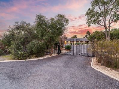 8 Valley Road, Woodridge WA 6041