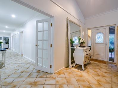 8 Valley Road, Woodridge WA 6041