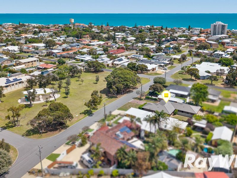 2/8 Cathryn Street, Halls Head WA 6210