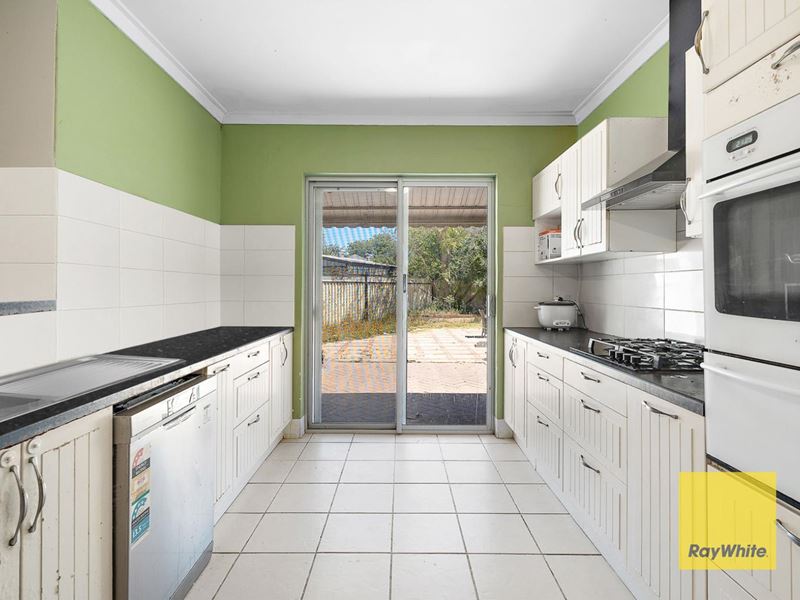 11 Orberry Place, Thornlie WA 6108