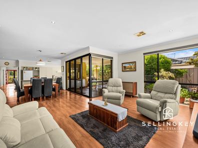 32 PEBBLE BUSH DRIVE, Canning Vale WA 6155