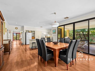 32 PEBBLE BUSH DRIVE, Canning Vale WA 6155
