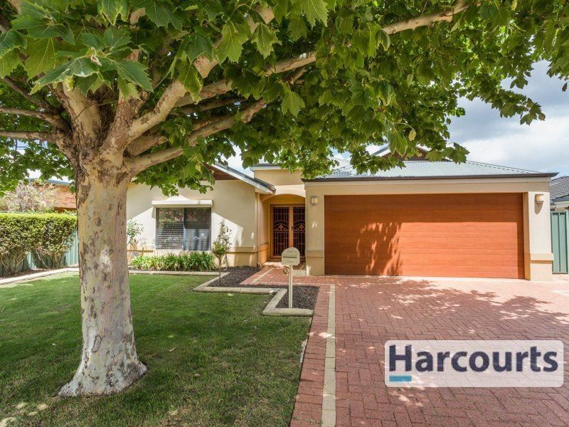 14 Bendee Drive, Atwell WA 6164