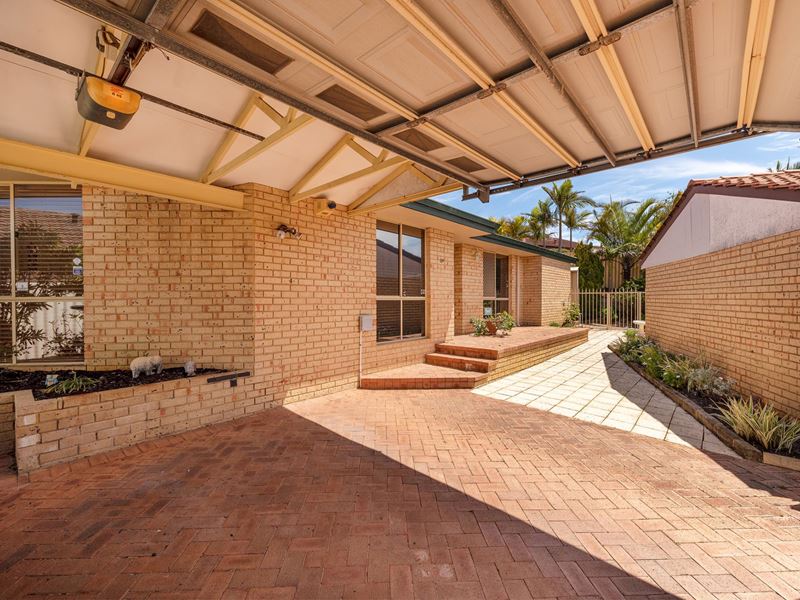 16B Castlemain Heights, Leeming WA 6149