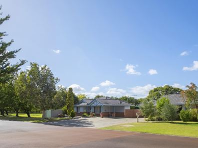 16 Kingfisher Boulevard, West Busselton WA 6280