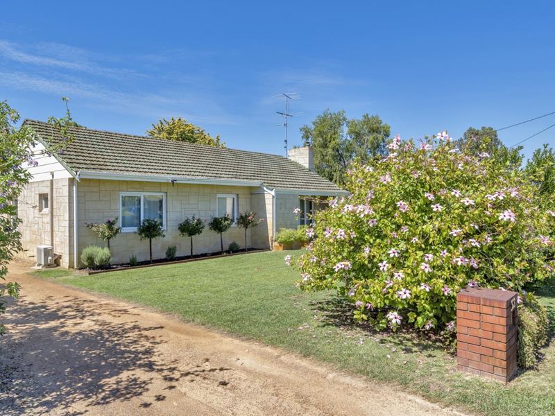 32 McLarty Road, Pinjarra WA 6208