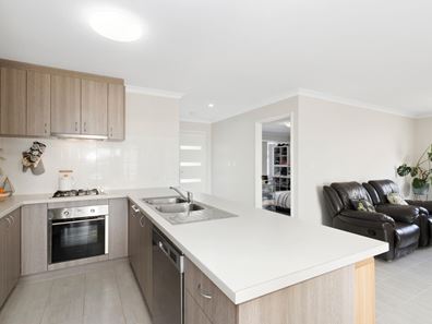 24 Riva Entrance, Piara Waters WA 6112