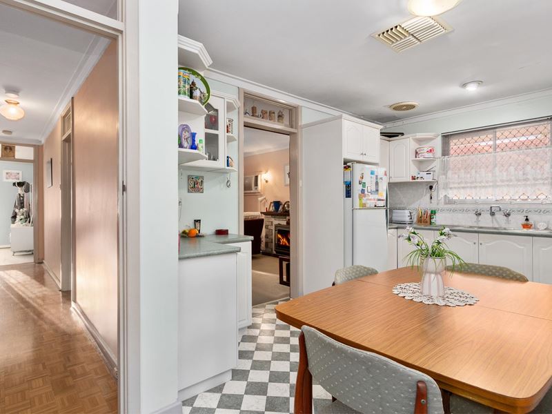 10 Beverley Road, Cloverdale WA 6105