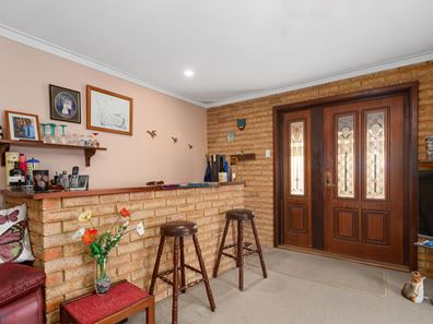 10 Beverley Road, Cloverdale WA 6105