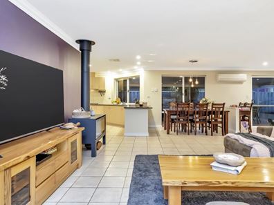 5 Riceflower Boulevard, Halls Head WA 6210