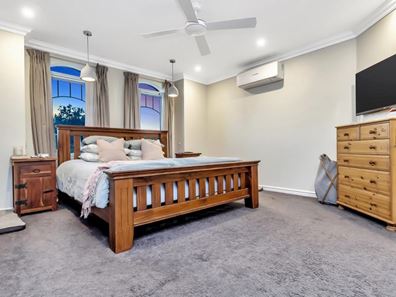 5 Riceflower Boulevard, Halls Head WA 6210