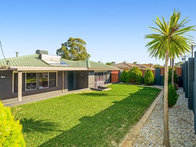 18 Nyara Crescent, Craigie WA 6025