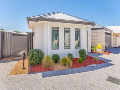 1/60 Pipeline Boulevard, Piara Waters WA 6112