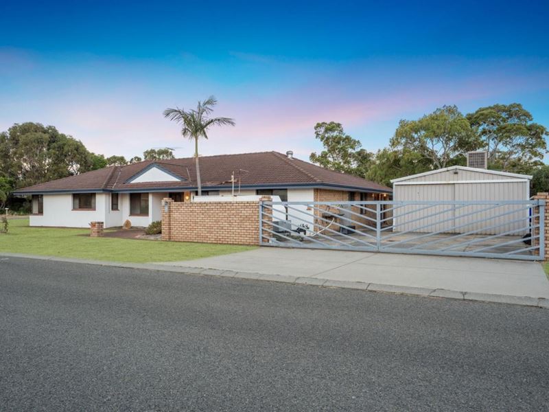 2 Blondell Drive, Lake Coogee WA 6166