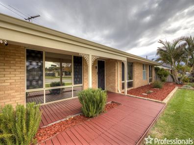 82 Strawberry Drive, Seville Grove WA 6112