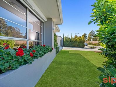 33 Solandri Bend, Banksia Grove WA 6031