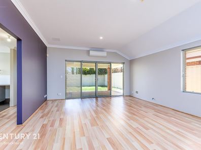 1/11 Judges Court, Huntingdale WA 6110