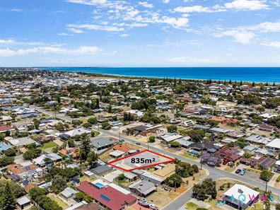 30 Wooleen Street, Golden Bay WA 6174