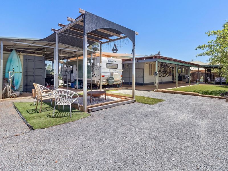 10 White Court, Baynton