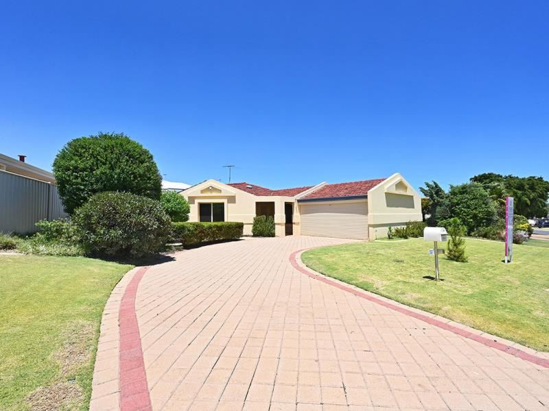 16 Camelot Grove, Carramar