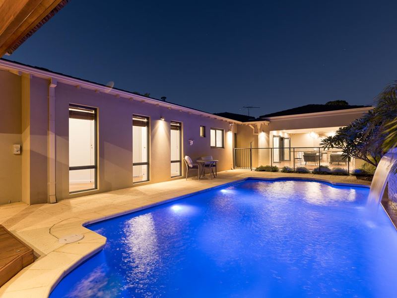 32 Davis Road, Attadale