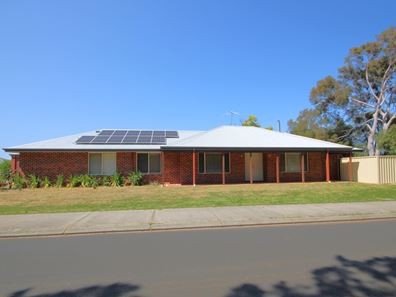 2 Tomba Way, Harvey WA 6220