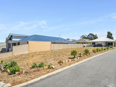 24 Windermere Circuit, Success WA 6164