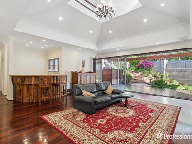 1 Standen Court, Kalamunda WA 6076