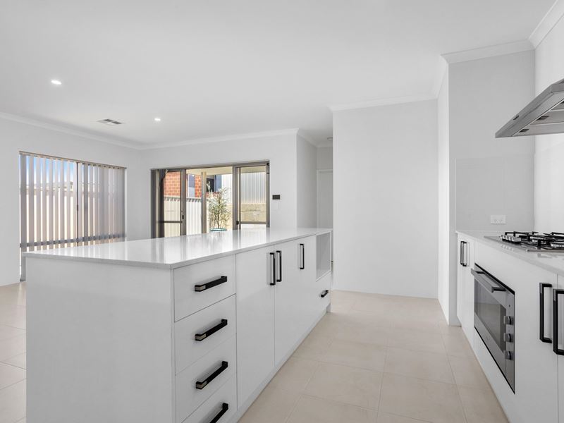 30 Manarola Loop, Coogee