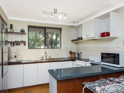 54 Regency Drive, Thornlie WA 6108