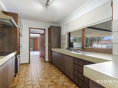 9 Foster Rd, Kelmscott WA 6111