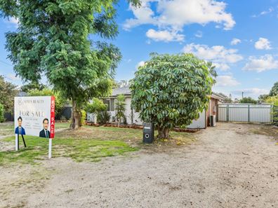 10 Redtingle Road, Camillo WA 6111