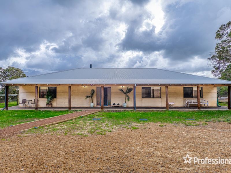 30 Leavy Road, Waroona WA 6215