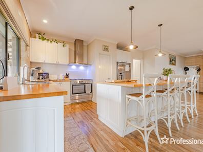 30 Leavy Road, Waroona WA 6215