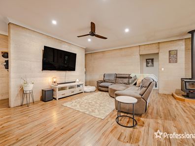 30 Leavy Road, Waroona WA 6215
