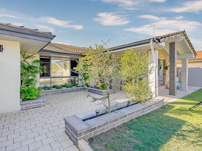 6 Sandalwood Parade, Halls Head WA 6210