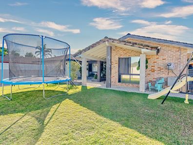 6 Sandalwood Parade, Halls Head WA 6210