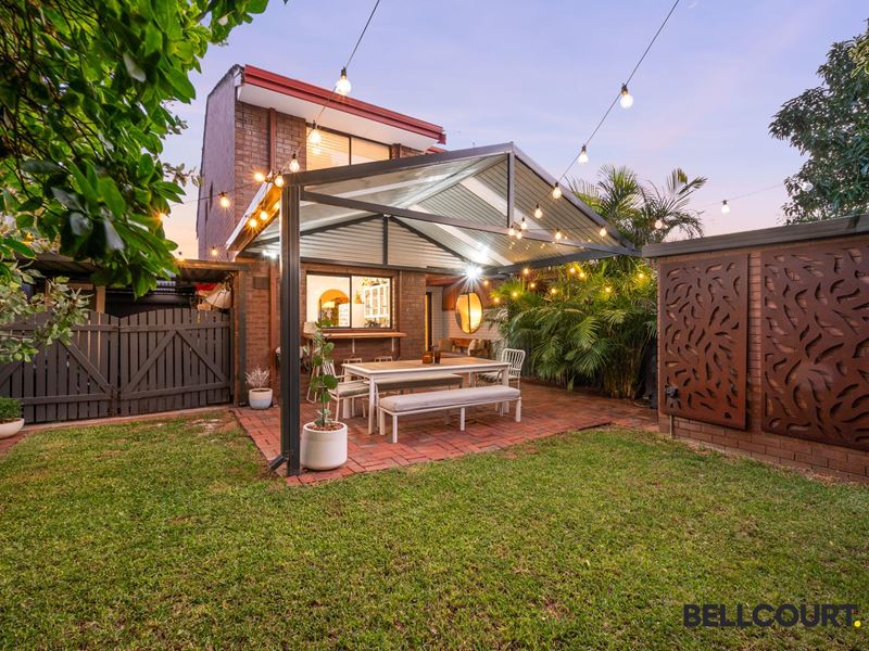 4/4 Saunders Street, Como