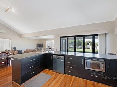 14 Beacon Rise, Wandina WA 6530