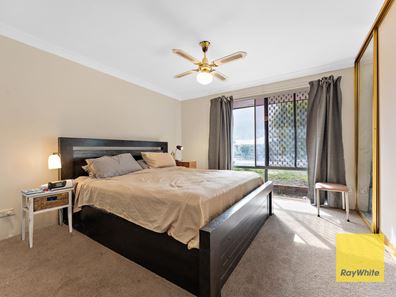 72 Forest Lakes Drive, Thornlie WA 6108